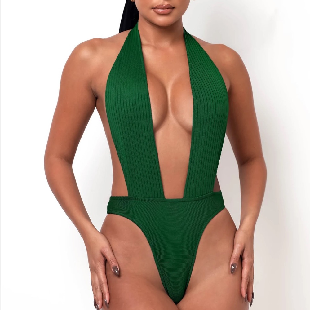 My outfit online: REGINA BANDAGE BODYSUIT - GREEN. Sold out online